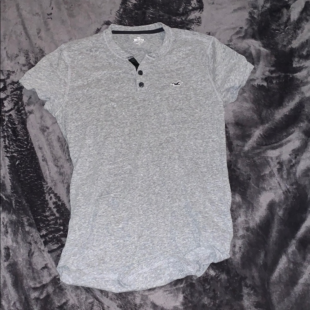 Men’s Hollister henley tee
